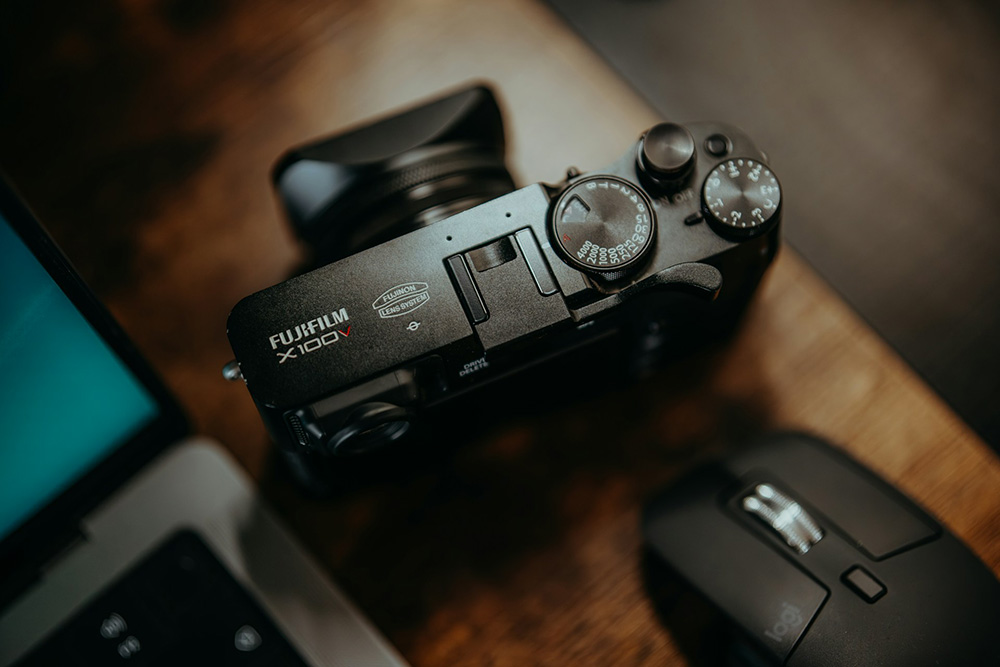 black fujifilm x100v top