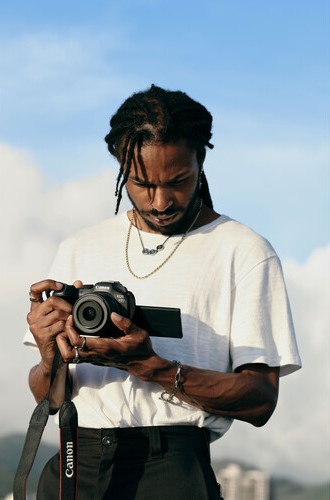Man using a Canon EOS R7
