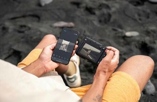 Panasonic Lumix DC-S9 vs phone